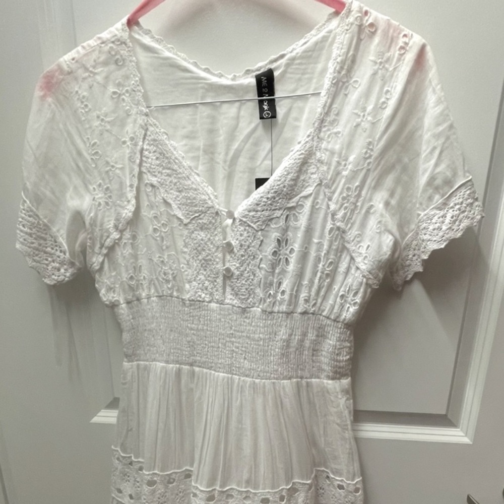 NWT “ME 2 Magic” White Eyelet Lace Dress 1/2 lining, stretch waist short sleeve